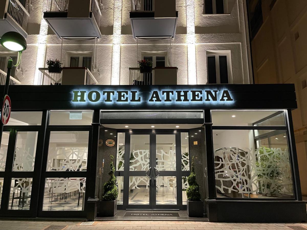 雅典娜酒店 利尼亚诺萨比亚多罗 外观 照片